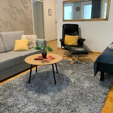 2br Am7, Free Parking, Big Balcony Appartamento *