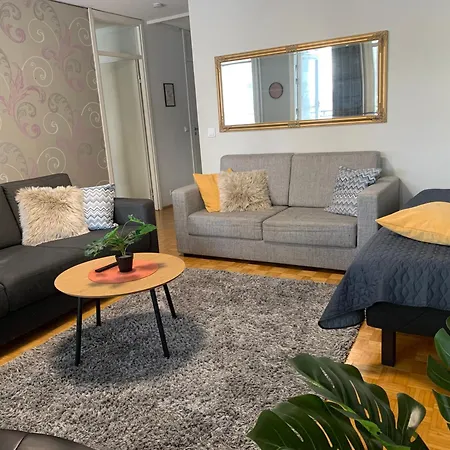 2br Am7, Free Parking, Big Balcony
